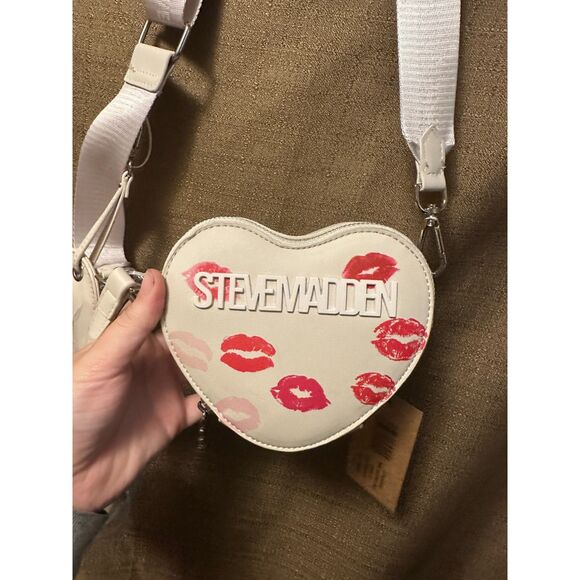 NWT Steve Madden Brosi Valentines Kiss Chalk Cross Body  Limited Edition - Picture 2 of 8